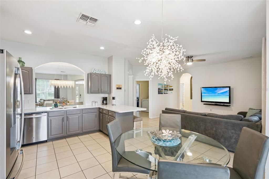 待售: $849,000 (6 贝兹, 4 浴室, 2812 平方英尺)