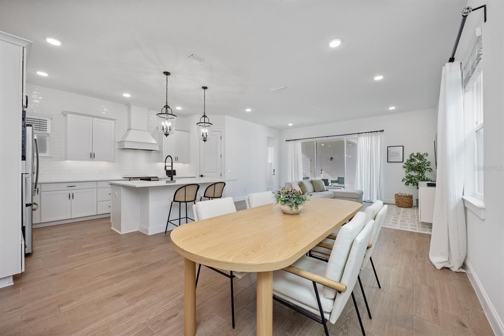 На продажу: $660,000 (4 спален, 3 ванн, 2500 Квадратных фут)