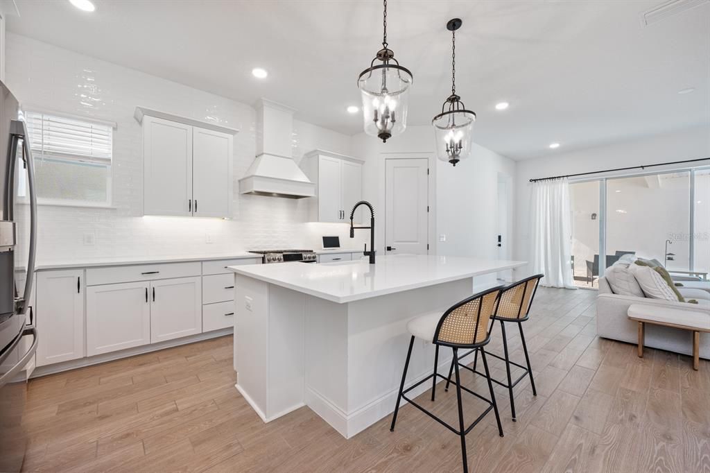 На продажу: $660,000 (4 спален, 3 ванн, 2500 Квадратных фут)