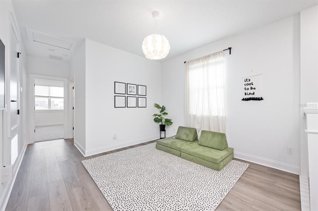 На продажу: $660,000 (4 спален, 3 ванн, 2500 Квадратных фут)