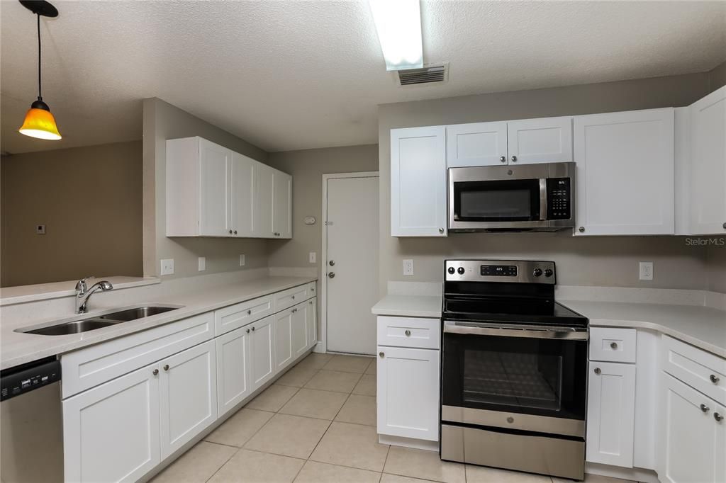 В аренду: $2,445 (3 спален, 2 ванн, 1403 Квадратных фут)