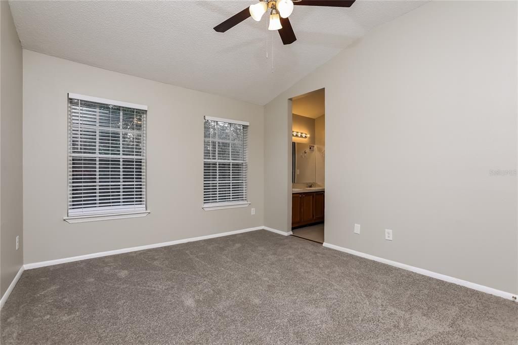 В аренду: $2,445 (3 спален, 2 ванн, 1403 Квадратных фут)