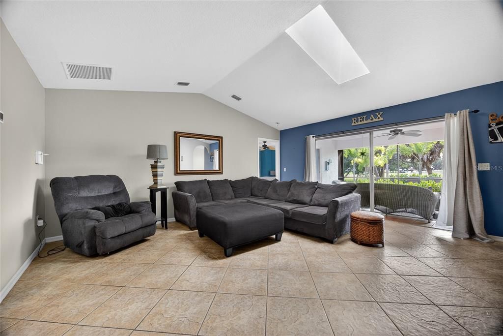 En Venta: $275,000 (3 camas, 2 baños, 1696 Pies cuadrados)