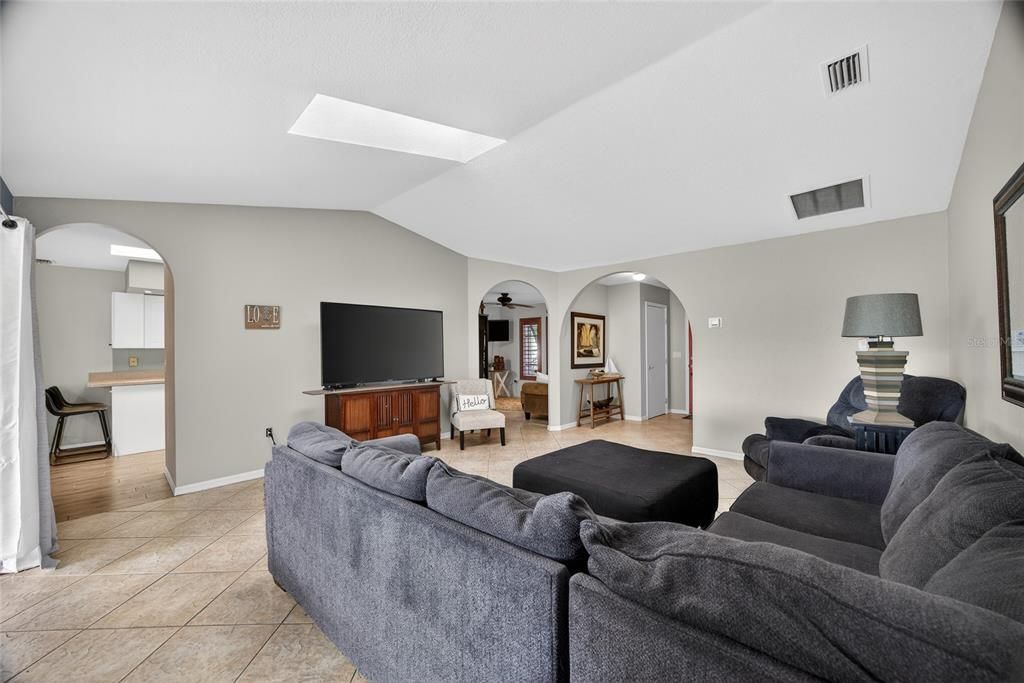 En Venta: $275,000 (3 camas, 2 baños, 1696 Pies cuadrados)