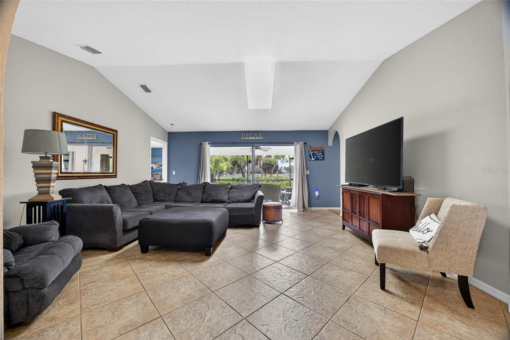 En Venta: $275,000 (3 camas, 2 baños, 1696 Pies cuadrados)