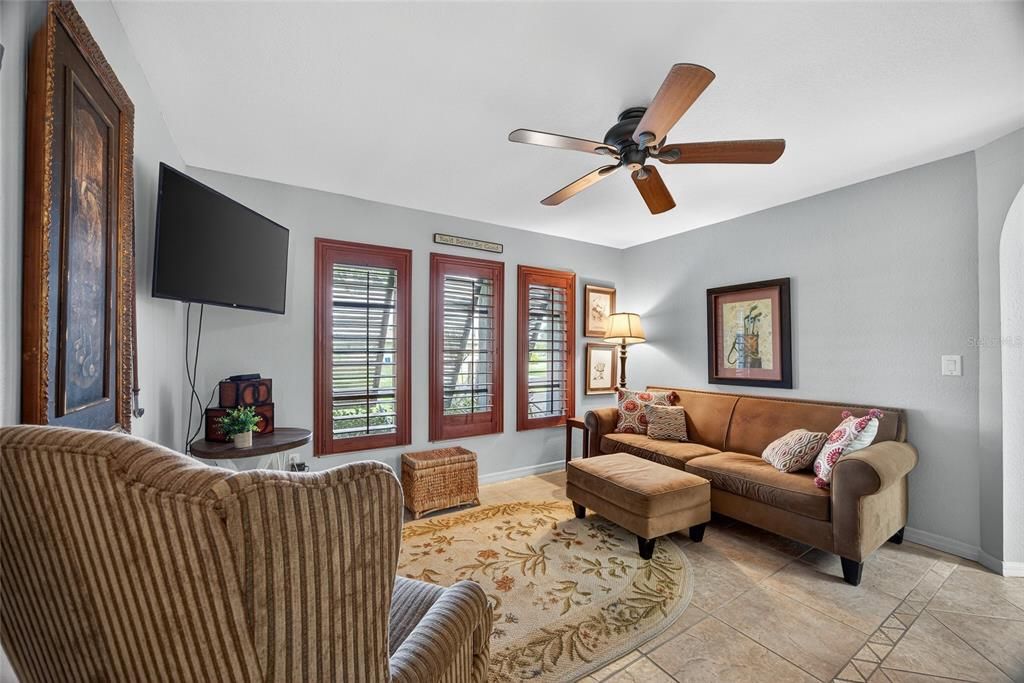 En Venta: $275,000 (3 camas, 2 baños, 1696 Pies cuadrados)