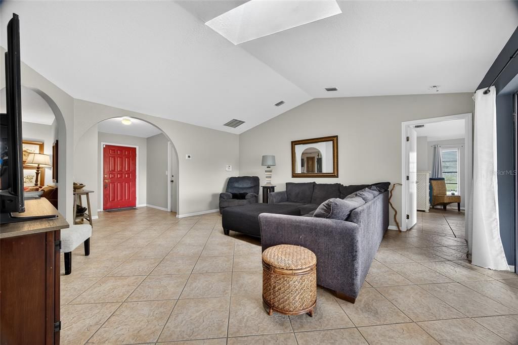 En Venta: $275,000 (3 camas, 2 baños, 1696 Pies cuadrados)