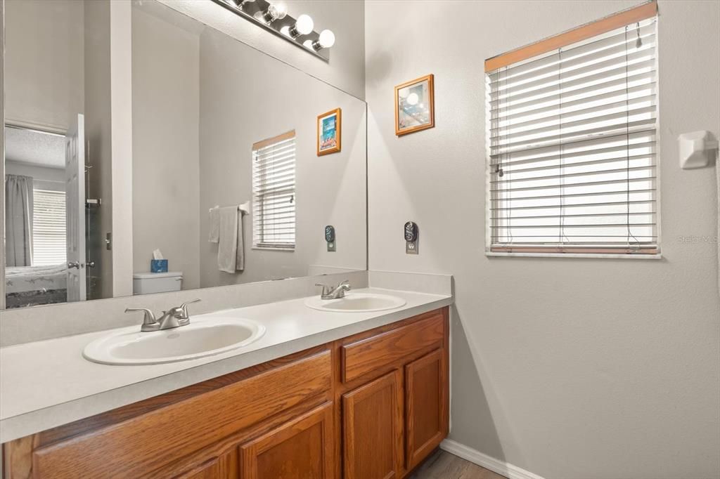 待售: $295,000 (3 贝兹, 2 浴室, 1374 平方英尺)