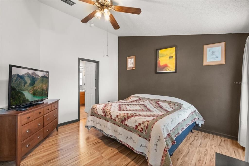 待售: $295,000 (3 贝兹, 2 浴室, 1374 平方英尺)