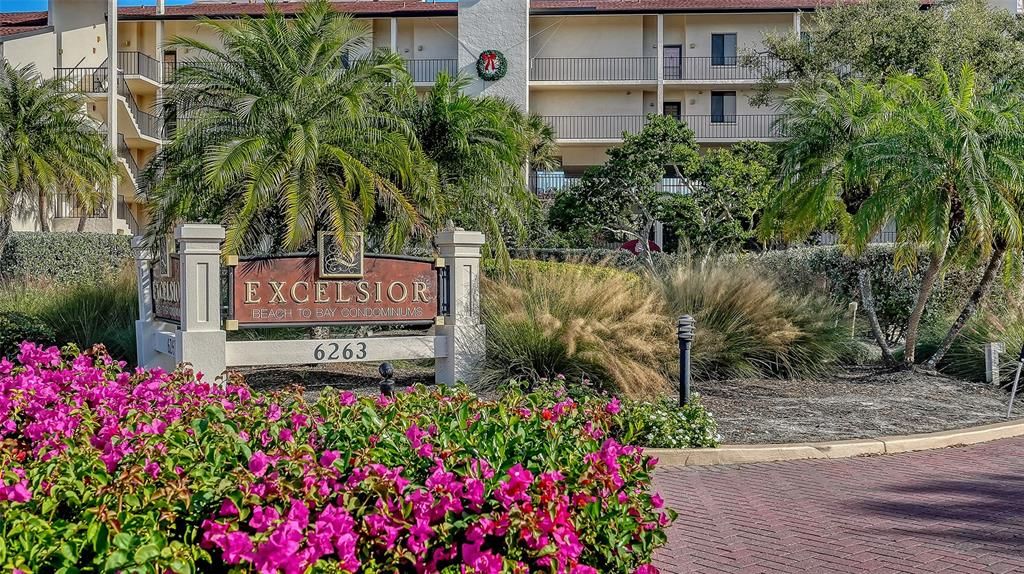 For Sale: $889,000 (2 beds, 2 baths, 1556 Square Feet)