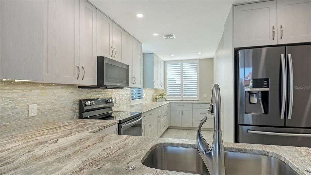 For Sale: $889,000 (2 beds, 2 baths, 1556 Square Feet)