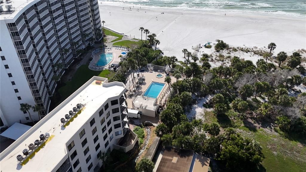 For Sale: $889,000 (2 beds, 2 baths, 1556 Square Feet)