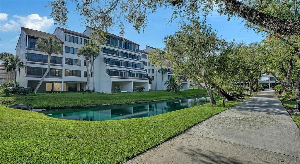 For Sale: $889,000 (2 beds, 2 baths, 1556 Square Feet)