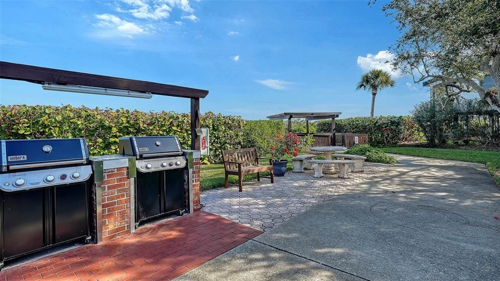 For Sale: $889,000 (2 beds, 2 baths, 1556 Square Feet)