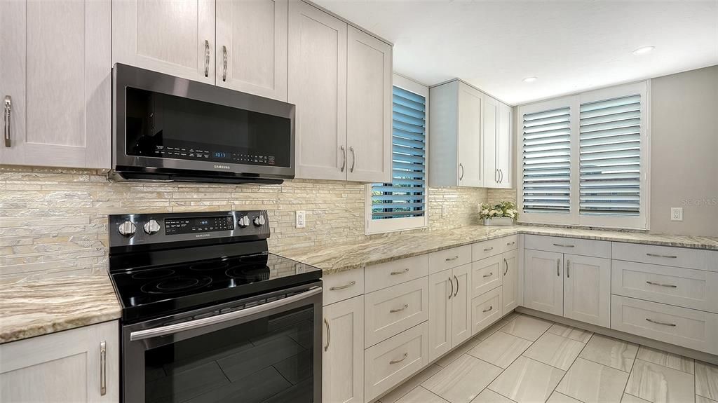 For Sale: $889,000 (2 beds, 2 baths, 1556 Square Feet)