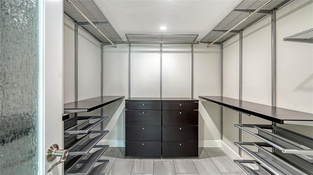 For Sale: $889,000 (2 beds, 2 baths, 1556 Square Feet)