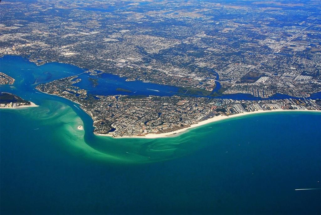 For Sale: $889,000 (2 beds, 2 baths, 1556 Square Feet)