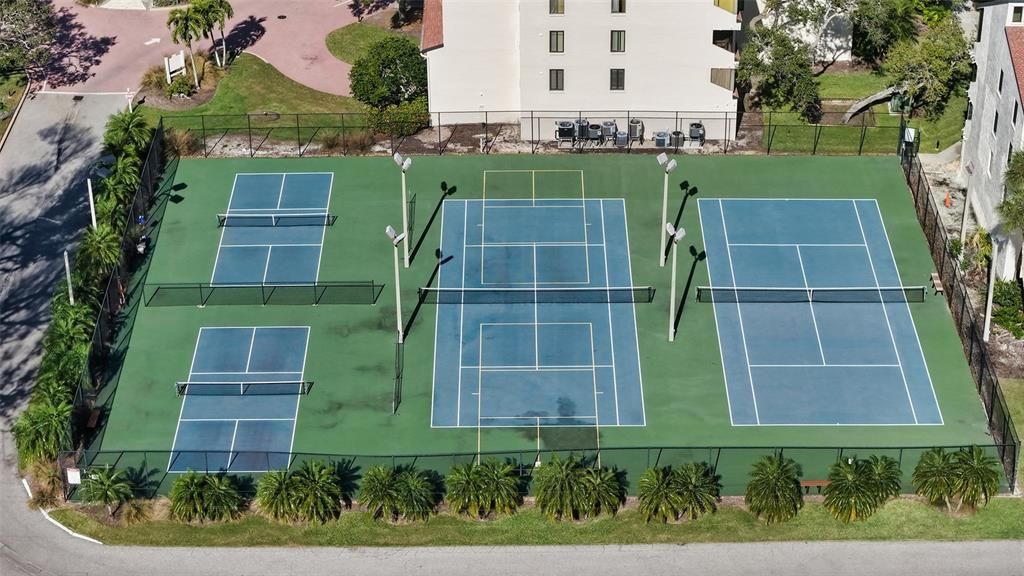 For Sale: $889,000 (2 beds, 2 baths, 1556 Square Feet)