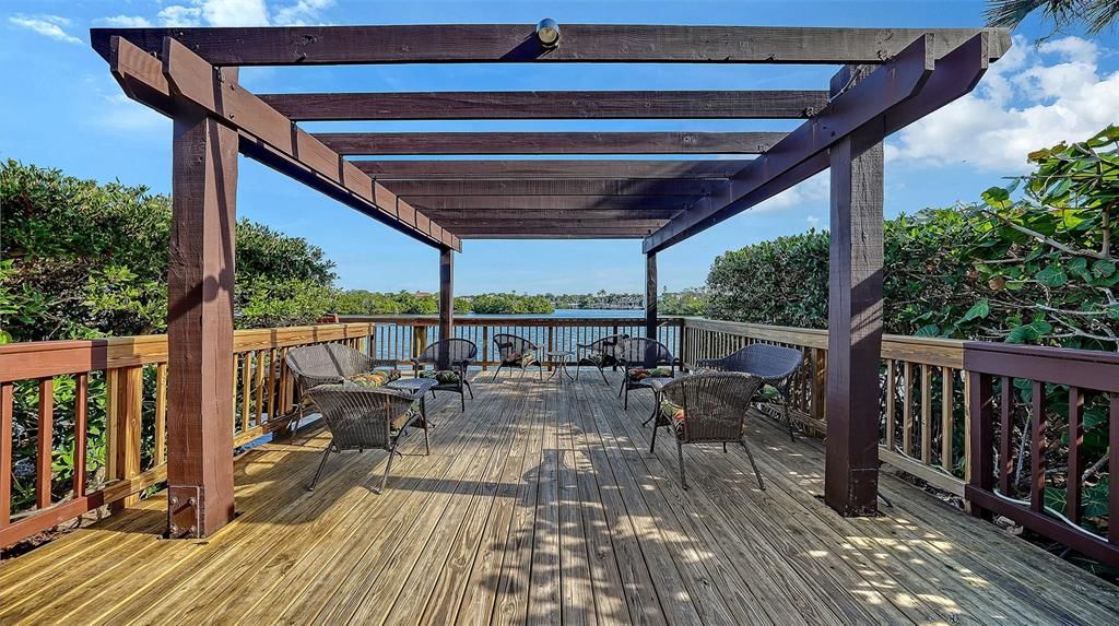 For Sale: $889,000 (2 beds, 2 baths, 1556 Square Feet)