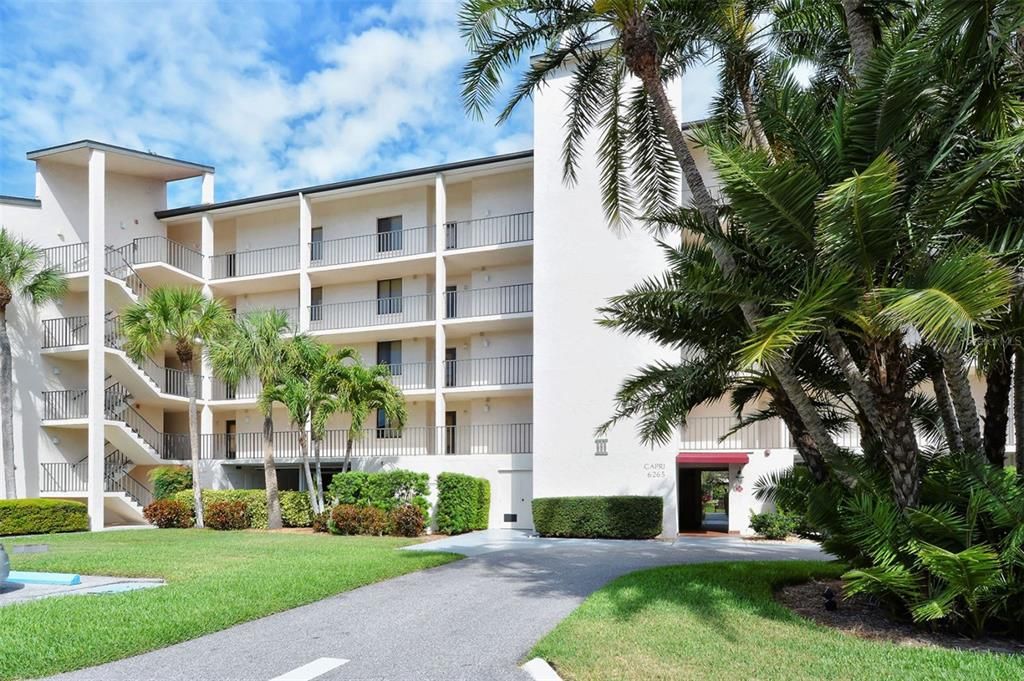 For Sale: $889,000 (2 beds, 2 baths, 1556 Square Feet)