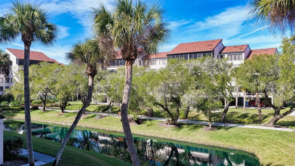 For Sale: $889,000 (2 beds, 2 baths, 1556 Square Feet)