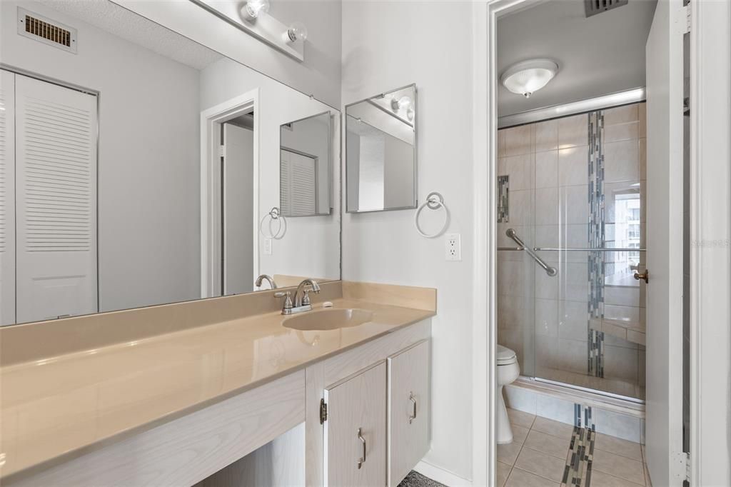 For Sale: $265,000 (1 beds, 1 baths, 790 Square Feet)