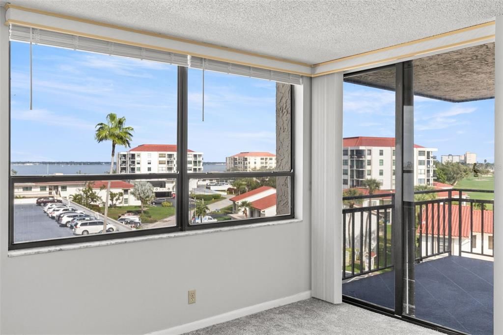 For Sale: $265,000 (1 beds, 1 baths, 790 Square Feet)