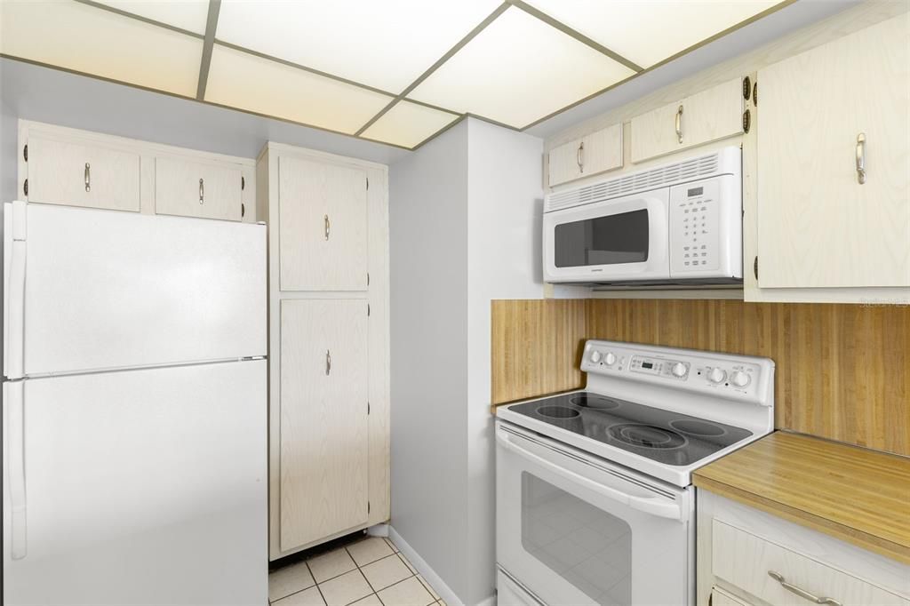 For Sale: $265,000 (1 beds, 1 baths, 790 Square Feet)