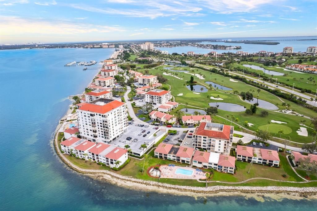 For Sale: $265,000 (1 beds, 1 baths, 790 Square Feet)