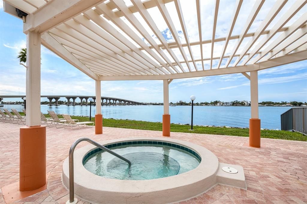 For Sale: $265,000 (1 beds, 1 baths, 790 Square Feet)