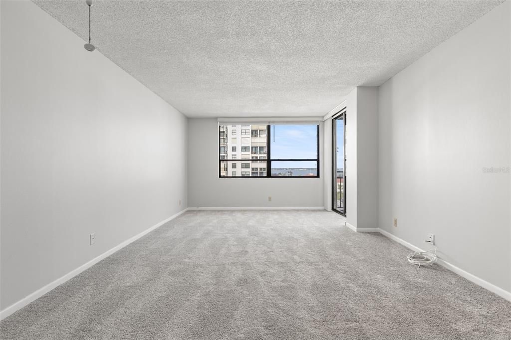 For Sale: $265,000 (1 beds, 1 baths, 790 Square Feet)