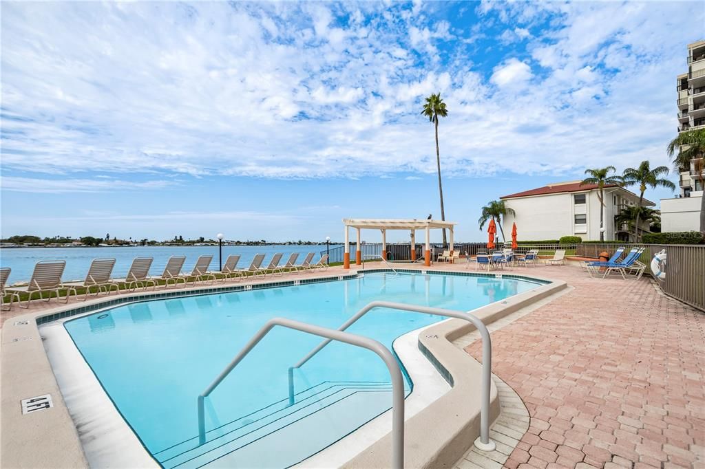 For Sale: $265,000 (1 beds, 1 baths, 790 Square Feet)