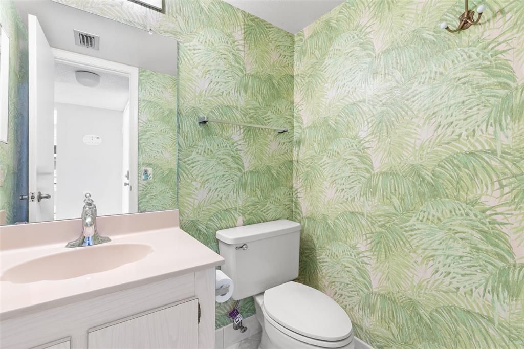 For Sale: $265,000 (1 beds, 1 baths, 790 Square Feet)