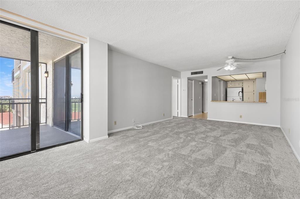 For Sale: $265,000 (1 beds, 1 baths, 790 Square Feet)