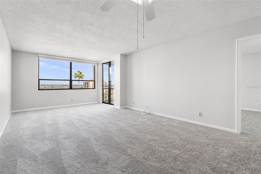 For Sale: $265,000 (1 beds, 1 baths, 790 Square Feet)