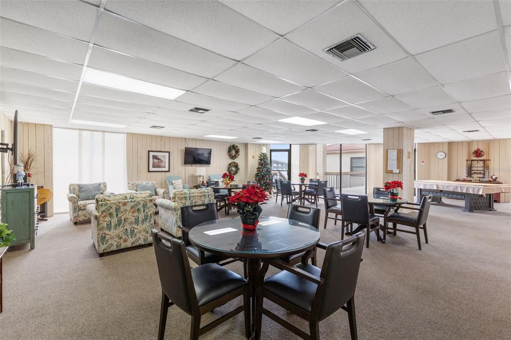 For Sale: $265,000 (1 beds, 1 baths, 790 Square Feet)