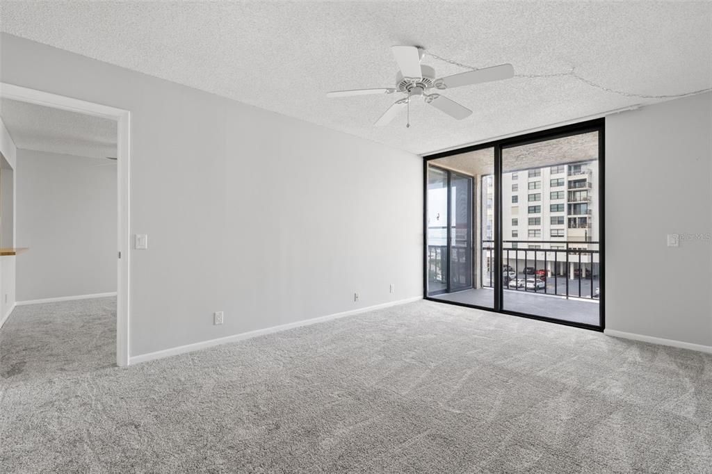 For Sale: $265,000 (1 beds, 1 baths, 790 Square Feet)