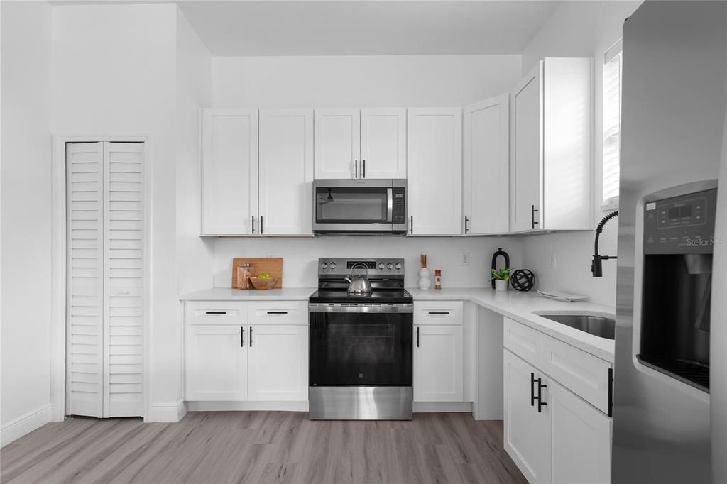 На продажу: $579,000 (4 спален, 3 ванн, 2015 Квадратных фут)