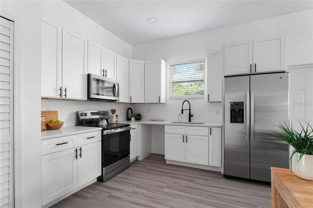 На продажу: $579,000 (4 спален, 3 ванн, 2015 Квадратных фут)