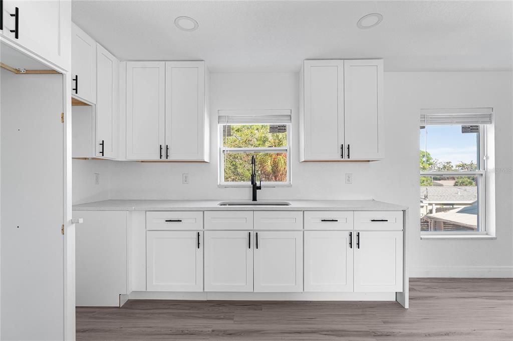 На продажу: $579,000 (4 спален, 3 ванн, 2015 Квадратных фут)