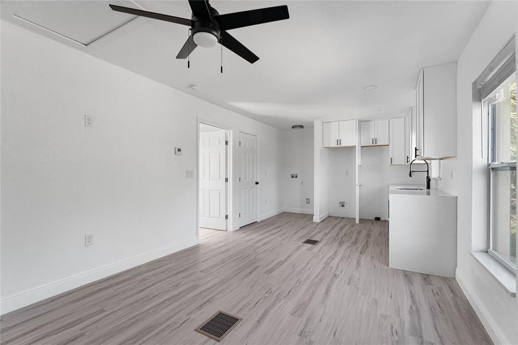 На продажу: $579,000 (4 спален, 3 ванн, 2015 Квадратных фут)