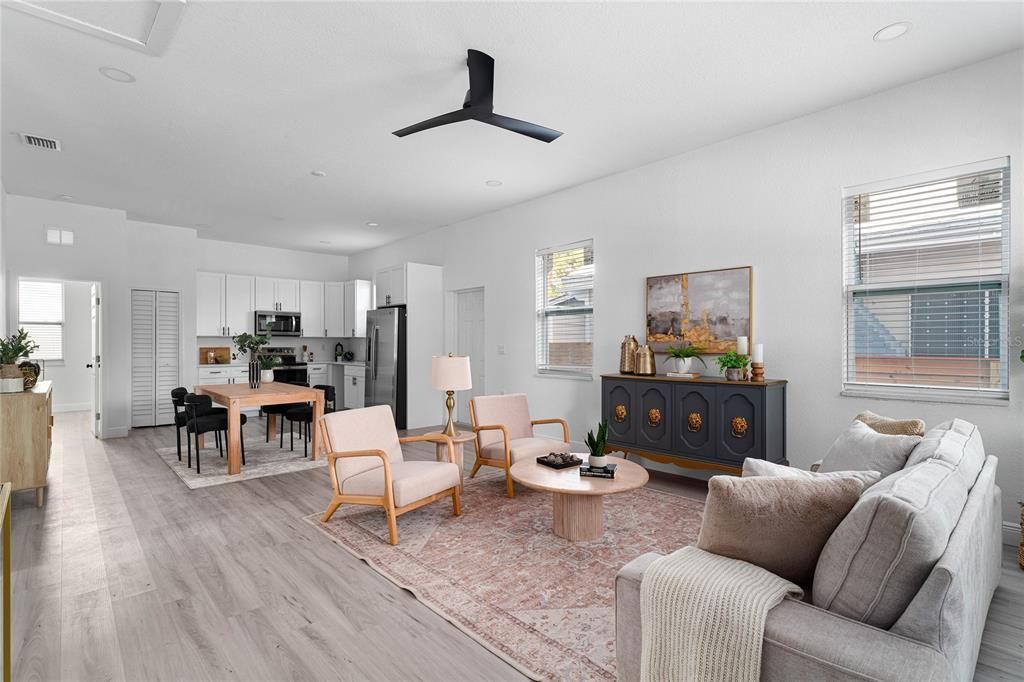 На продажу: $579,000 (4 спален, 3 ванн, 2015 Квадратных фут)