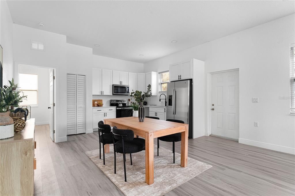 На продажу: $579,000 (4 спален, 3 ванн, 2015 Квадратных фут)