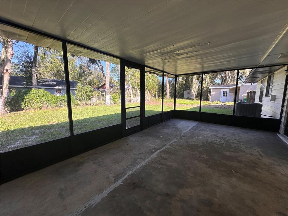 For Rent: $2,000 (3 beds, 1 baths, 1247 Square Feet)