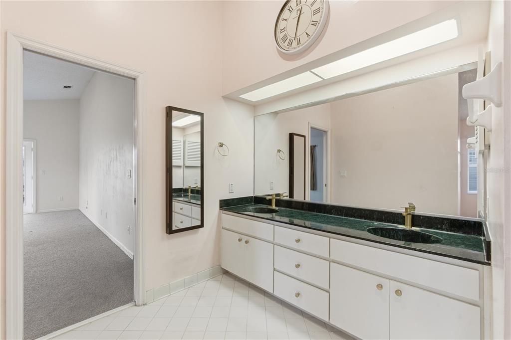 На продажу: $449,000 (3 спален, 2 ванн, 1844 Квадратных фут)