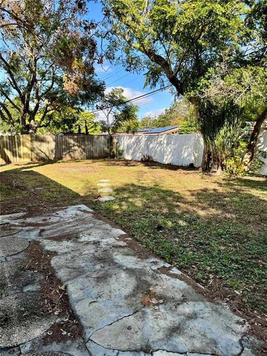 На продажу: $249,900 (3 спален, 2 ванн, 1215 Квадратных фут)