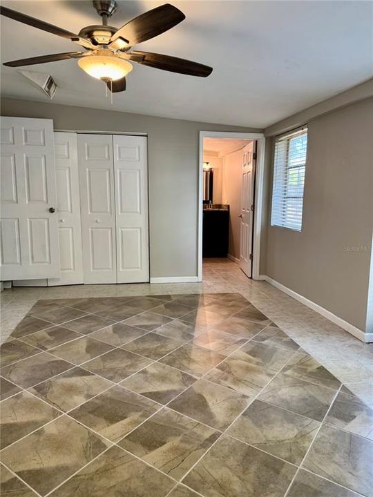 На продажу: $249,900 (3 спален, 2 ванн, 1215 Квадратных фут)