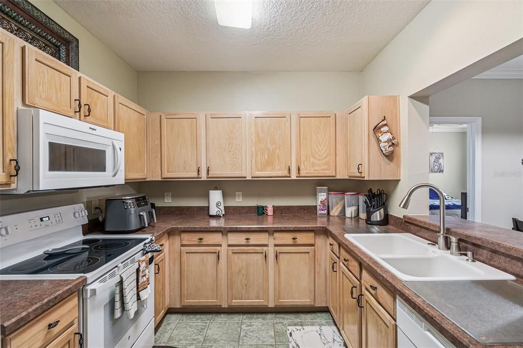 For Sale: $180,000 (3 beds, 2 baths, 1351 Square Feet)