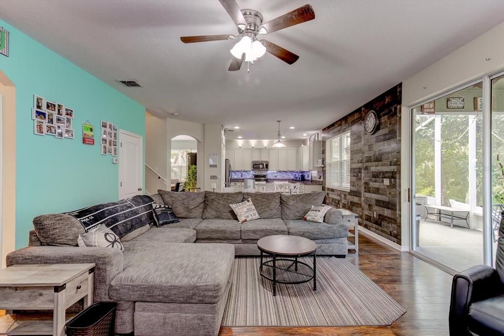 На продажу: $454,950 (4 спален, 2 ванн, 2940 Квадратных фут)