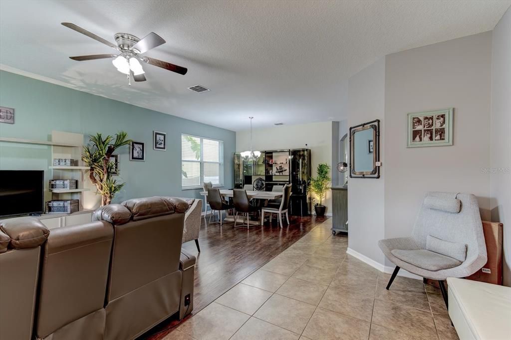 На продажу: $454,950 (4 спален, 2 ванн, 2940 Квадратных фут)